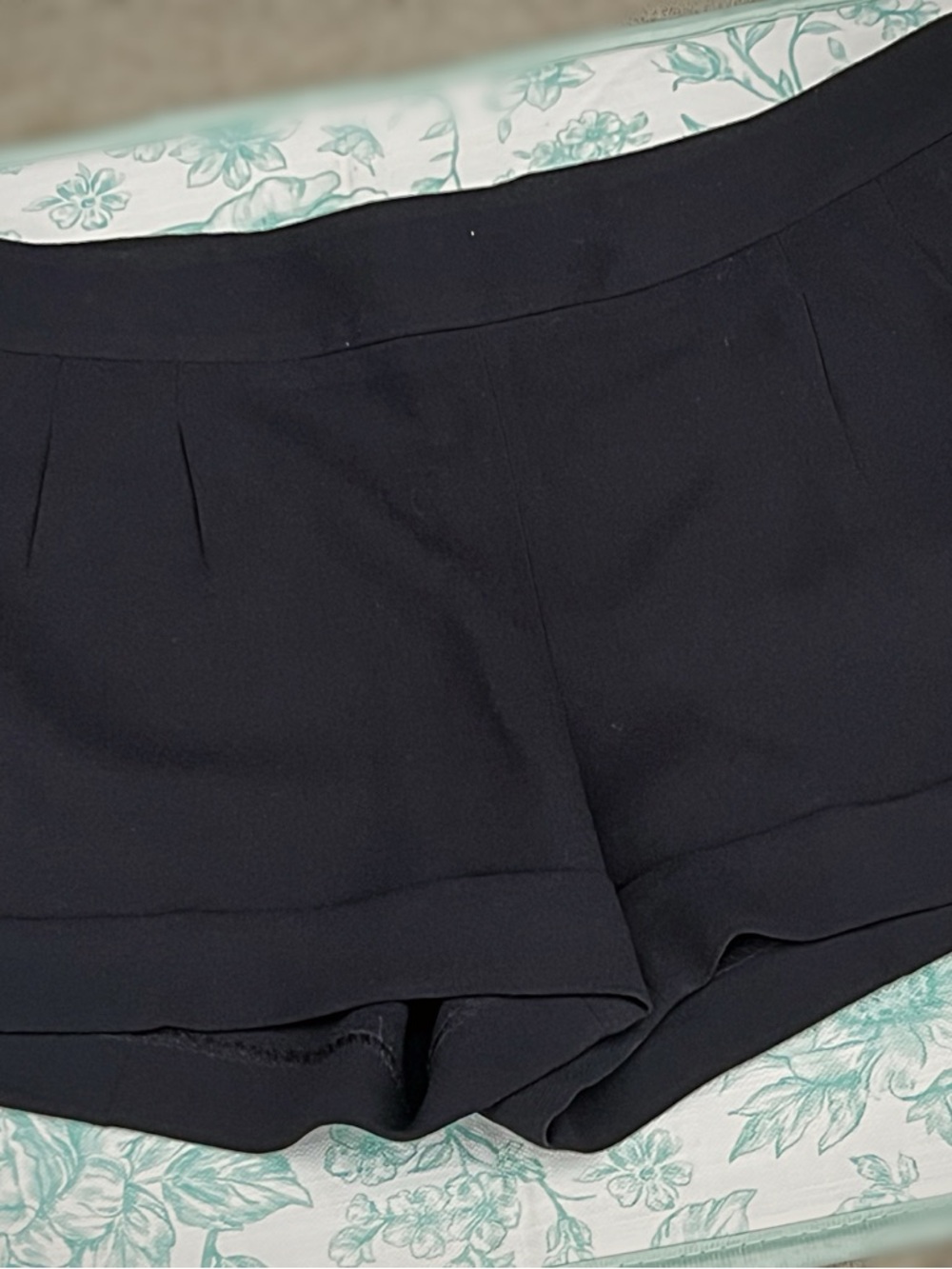Express Black Dress Shorts Size 6 Tailored Pleated Cuffed Career Work